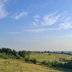 De zon neemt alweer de hoofdrol. In de verte de Po-vlakte.