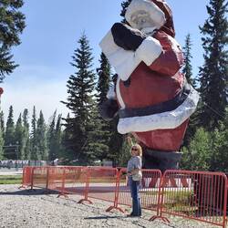 Am bzw. in North Pole wohnt der (amerikanische) Weihnachtsmann ...