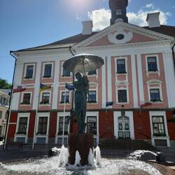 ... vor dem Rathaus am Rathausplatz