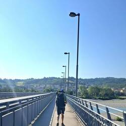 De brug over de Taro