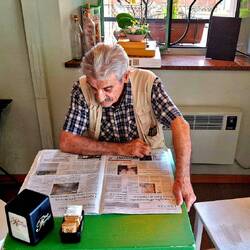 Hier komen mensen op café om mee te zijn met grote en kleine nieuwtjes.