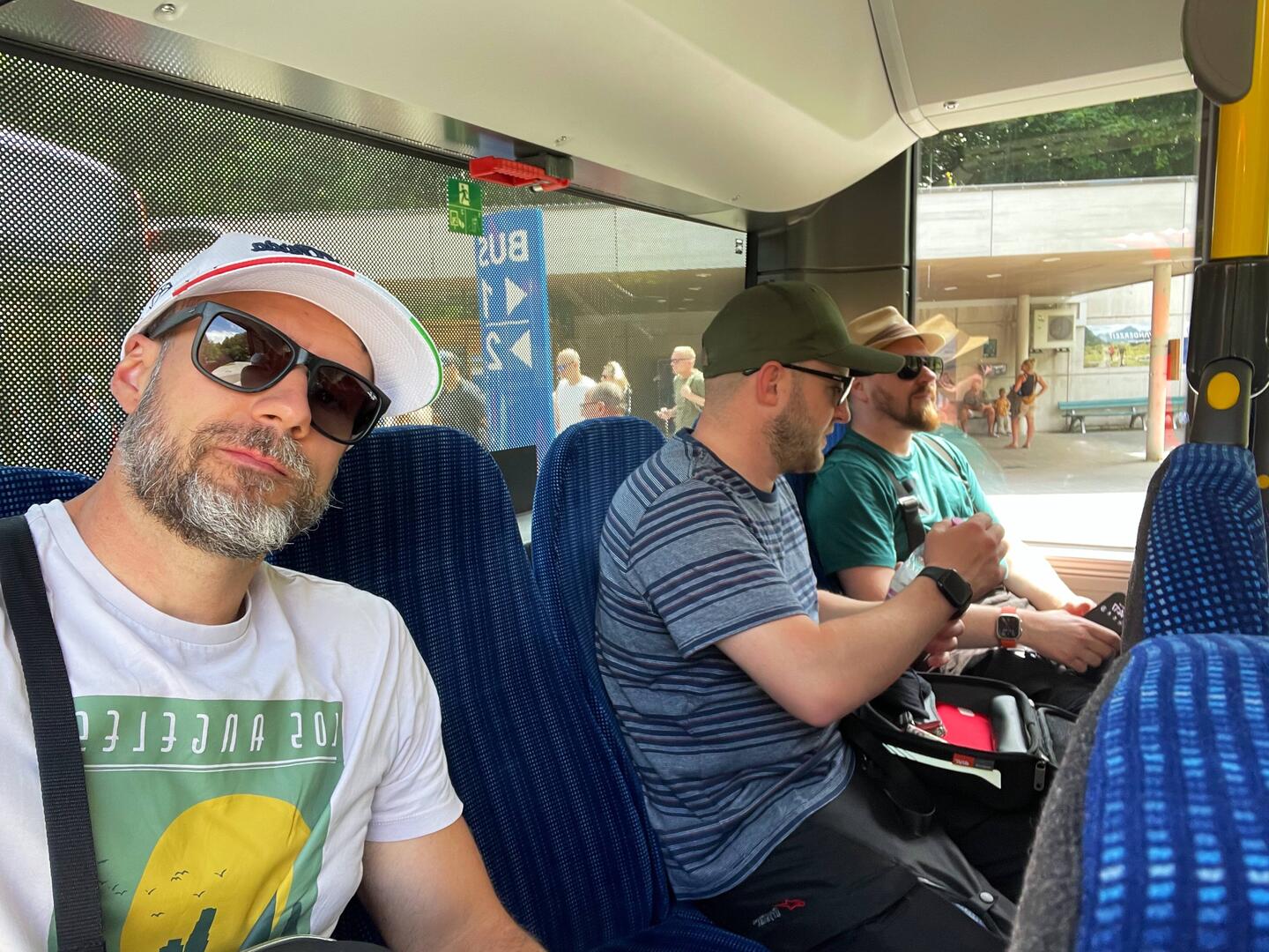 Die Coolen sitzen hinten.