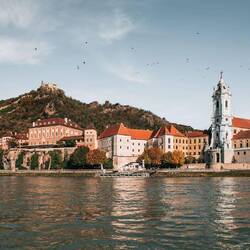 Stadtansicht von der Donau