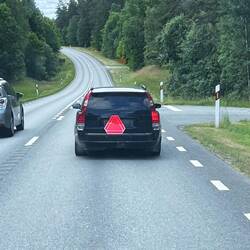 E 🐌🐌 isch underwägs mit 30 km/h die dürfen auch auf Schnellstrassen und Autobahn fahren🙈🙈