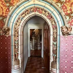 Another very fancy room and archway