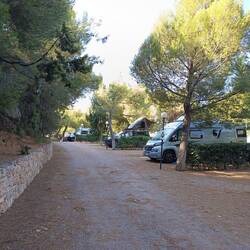 Der Campingplatz ist kaum belegt.