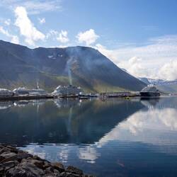 Schon pervers 3 solche Pötte in dem kleinen Städtchen