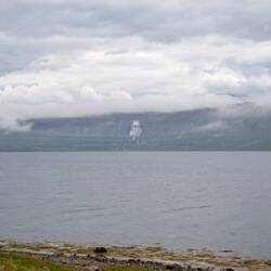 Da hinten "plätschert" der Dynjandi