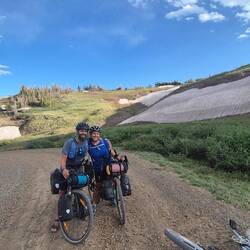Geschafft nach viel Schnaufen, auf dem Gipfel der Great Divide. Eis inklusive
