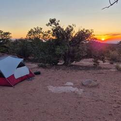 Auf dem Weg zur anderen Seite des Canyons fanden wir einen netten Campspot