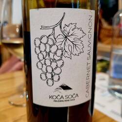 Der Hauswein der Berghütte schmeckt gut!