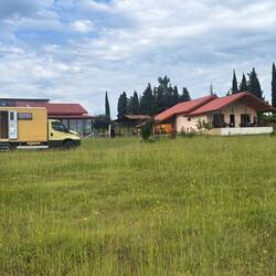 Auf einem Weingut: Weinprobe mit vier deutschen Paaren, war lustig