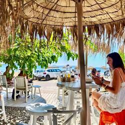 Ina's Café: the Place to be....