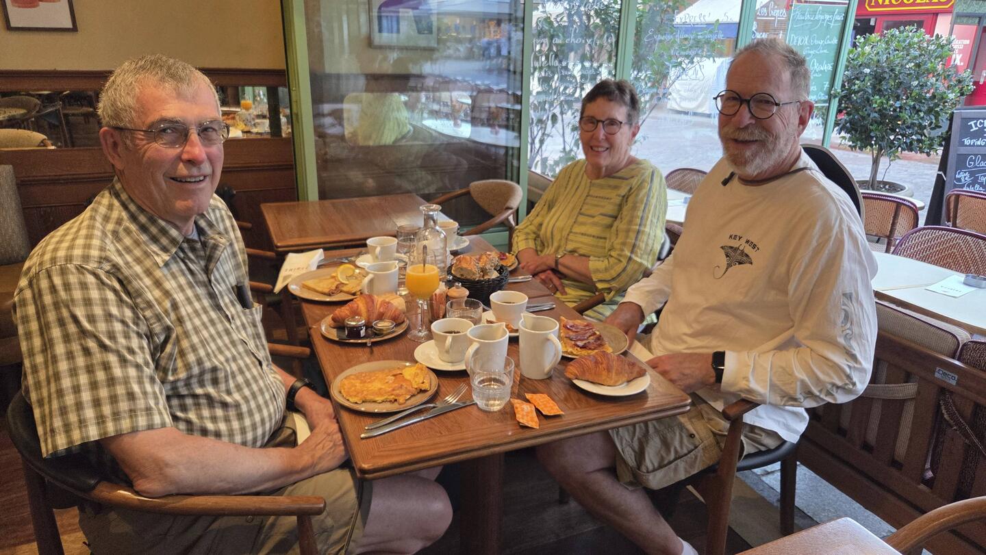 We had a lovely breakfast with Rick and Ginny before heading off to the tour.
