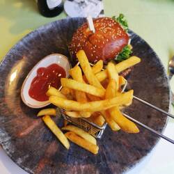 Der Gose- Burger mit karamellisierten Zwiebel und Cheddar 🍔