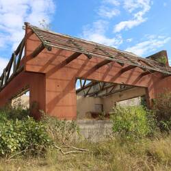 Es gibt einen Picknickplatz direkt am Wasserfall, nur kommt niemand her