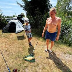 Unsere polnischen Nachbarn haben einen riesigen Karpfen gefangen.