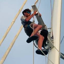 Bent beim Installieren der Ü-Kamara