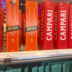 Doppelmagnumflaschen in der Esso Schengen