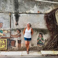 Nous déambulons dans les rues de la vieille ville pour débusquer les œuvres d'art, vrai jeu de piste