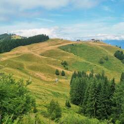 ... zur Seltschacher Alm und dem Dreiländereck (links hinten).