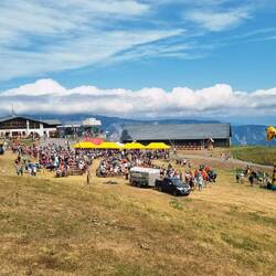 Hier ist heute zur Saisoneröffnung mächtig was los.😂