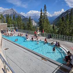 Hot Springs mit Blick auf die Berge