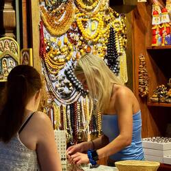 Es gibt jede Menge Bernstein zu kaufen.