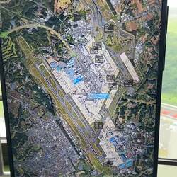 The real time display of aircraft movements at Narita.