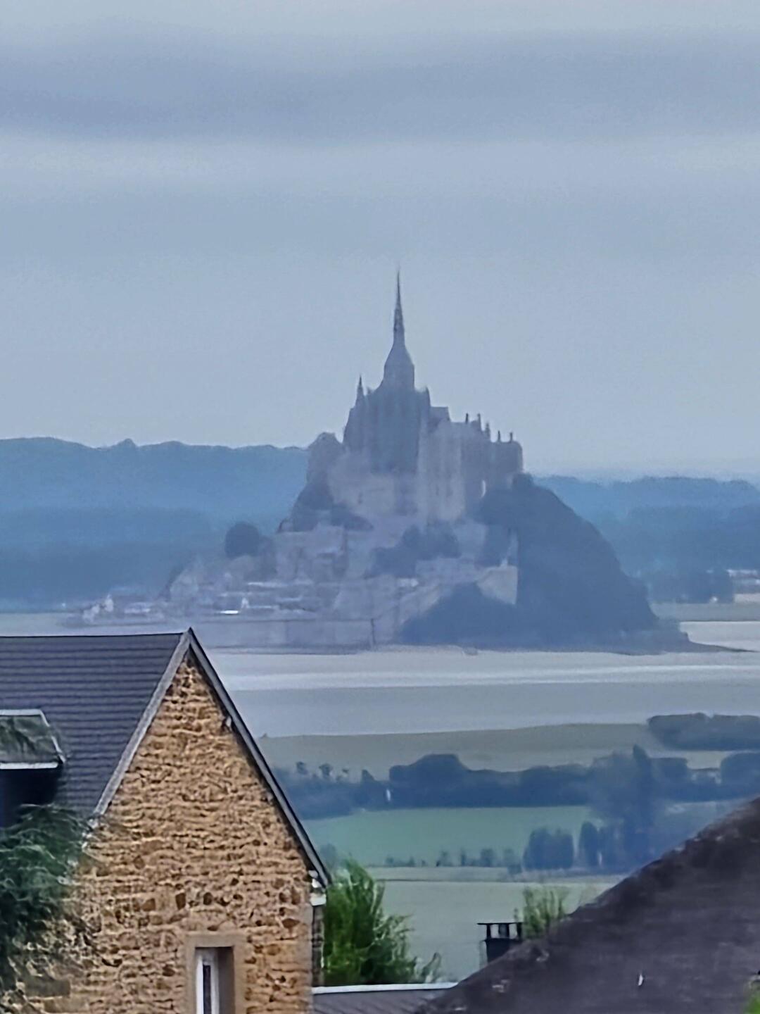 Blick von der Burg in Avranches auf Mont St.Michel