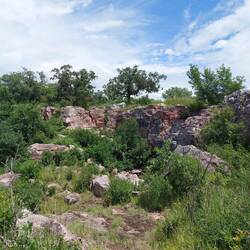 So sieht das aus, oben immer Granit der weg muß bis man zum Pipestone kommt.