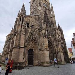 Marienkirche Reutlingen aus der Froschperspektive
