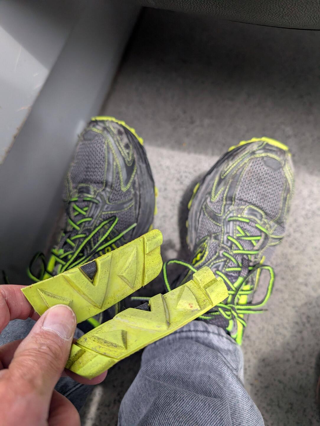 Die Schuhe haben es nicht überlebt