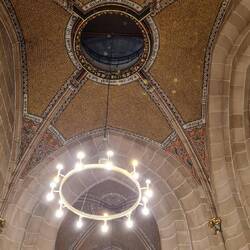 Der "Aufzugschacht" von unten.