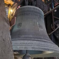 Eine von vielen Glocken