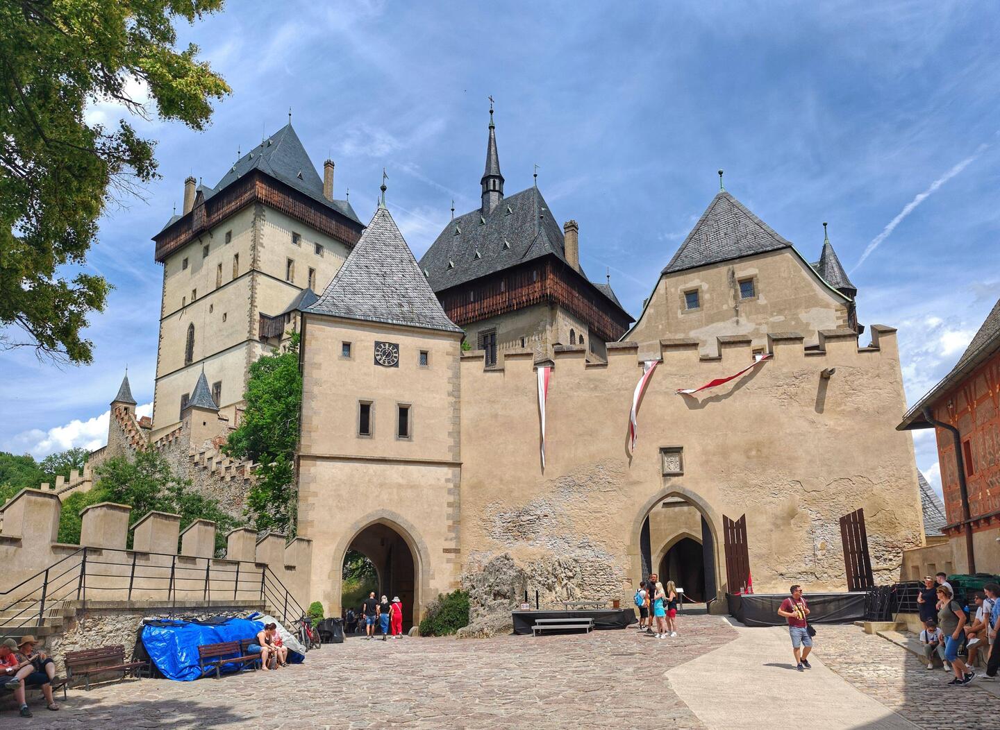 Hinten im Bild: links der Große Turm, mittig der Marienturm