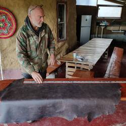 Louis hilft mir immer wieder bei der Fertigung