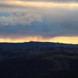 Draußen regnet es den ganzen Tag immer mal wieder