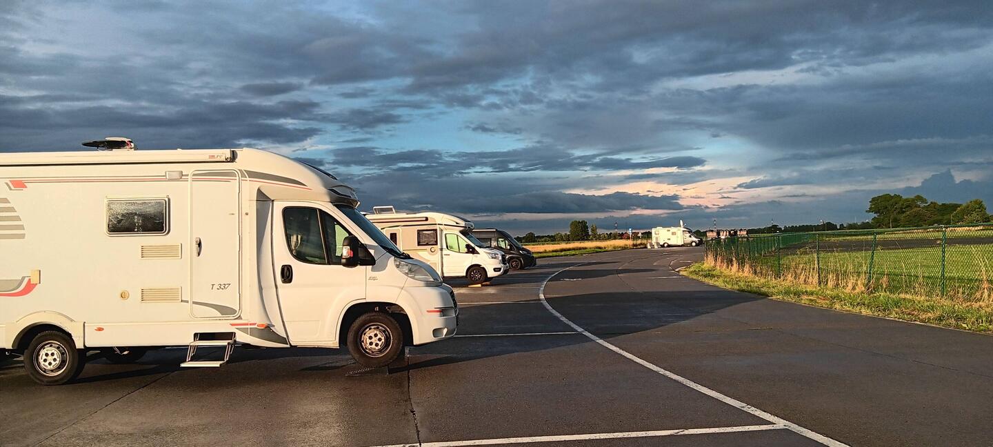 prima Stellplatz, stark bewölkt u. Regen