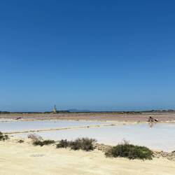 Salzbecken in der Lagune von Marsala