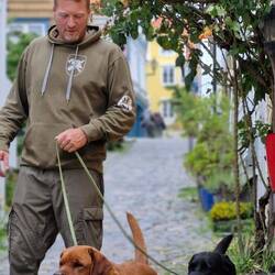 Unser Papa mit den zwei Fell Mädels