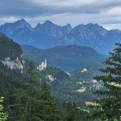 Links Neuschwanstein, rechts Hohenschwangau