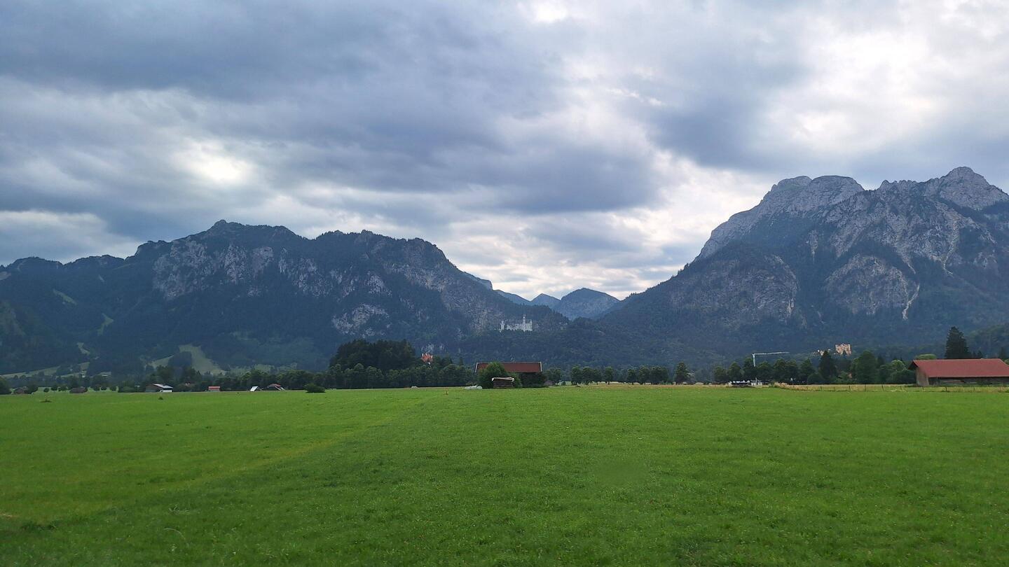 Der erste Blick auf das Schloss und den heutigen Gipfel