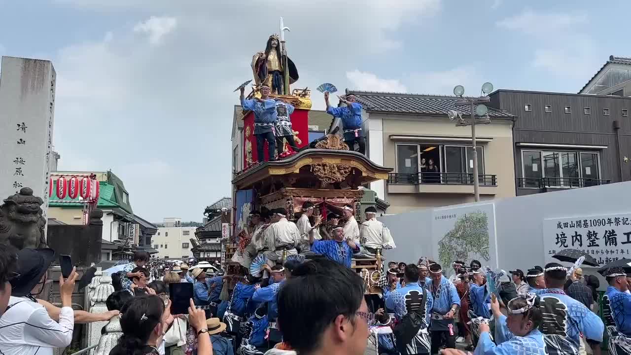 A yamahoko crew performing a dance at the entrance of the Naritasan Shinshoji.
