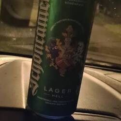 Mit Gold aufwiegbares Premium-Bier in leichter, kompakter, optimal hopfenschonender Verpackung