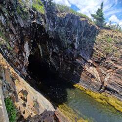 Ovens caves