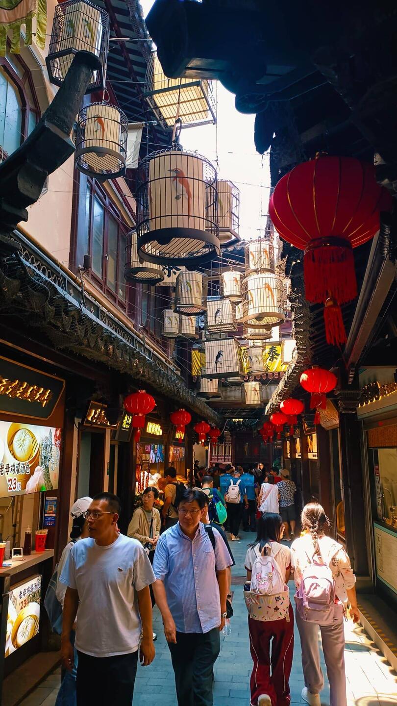 Rue commerçante de la vieille ville