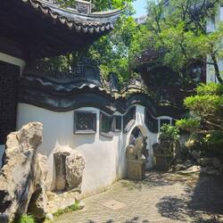 Dédale de cours intérieures, de couloirs, de pavillons...