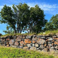 Kirchmauer aus Grossteinen