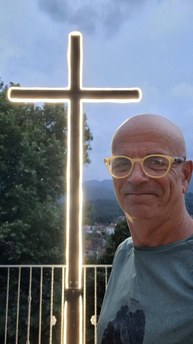 Oei, mijn kruis geeft licht.